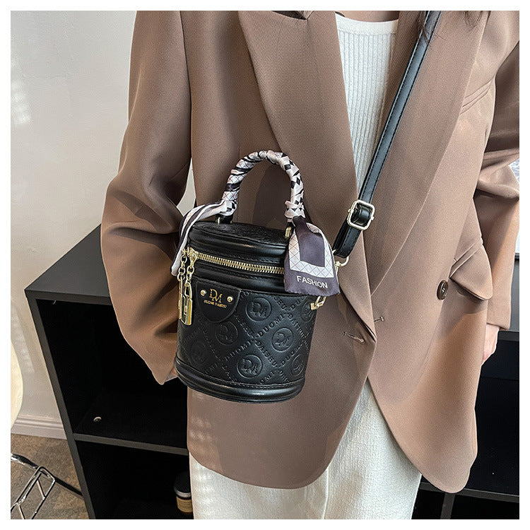 Chic Green Bucket Bag for Women - Stylish Crossbody with Golden-Tone Hardware, Zipper Closure, and Checkered Bow Accents - Perfect for Casual or Formal Outfits, Casual Accessory | Checkered Bow Accent | Zipper Closure Bag