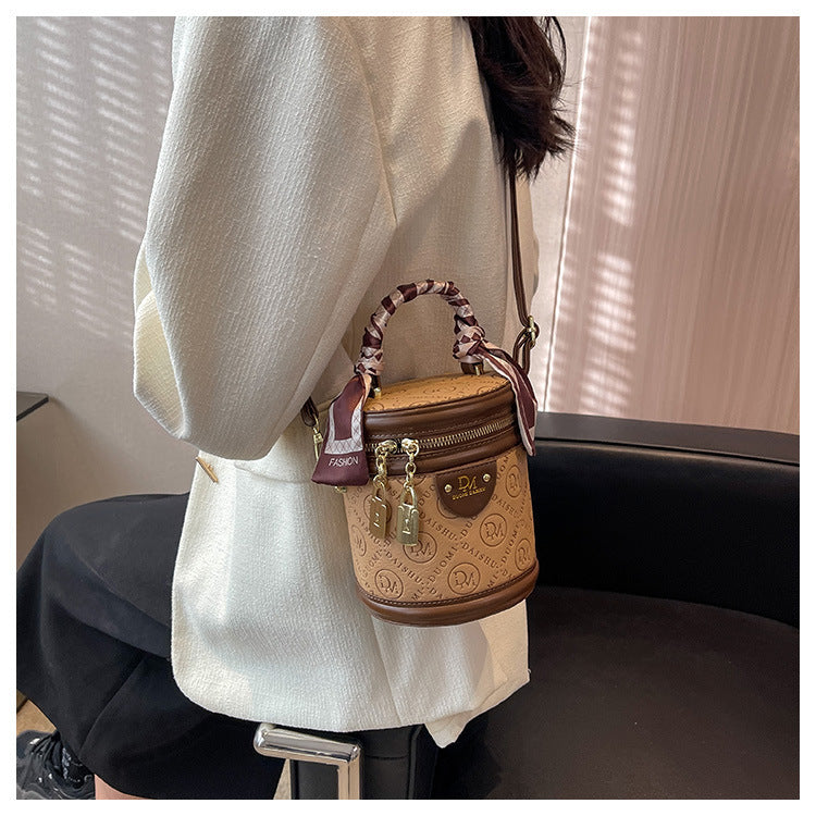 Chic Green Bucket Bag for Women - Stylish Crossbody with Golden-Tone Hardware, Zipper Closure, and Checkered Bow Accents - Perfect for Casual or Formal Outfits, Casual Accessory | Checkered Bow Accent | Zipper Closure Bag