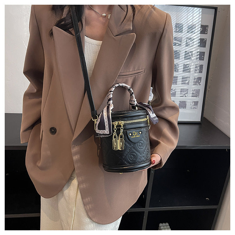 Chic Green Bucket Bag for Women - Stylish Crossbody with Golden-Tone Hardware, Zipper Closure, and Checkered Bow Accents - Perfect for Casual or Formal Outfits, Casual Accessory | Checkered Bow Accent | Zipper Closure Bag