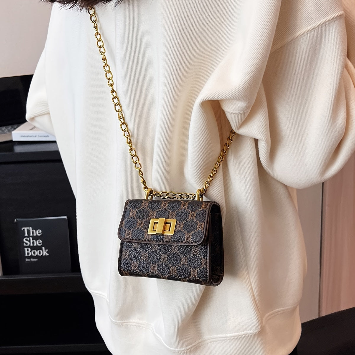 Rubini Handbag with Golden-Tone Turn-Lock Closure - Glossy Golden 'R' Logo & Chain-like Strap, Beige/Golden/Grey Shoulder Bag for Casual & Formal Events, Elegant Golden-Tone Hardware Purse (No Maintenance Required)