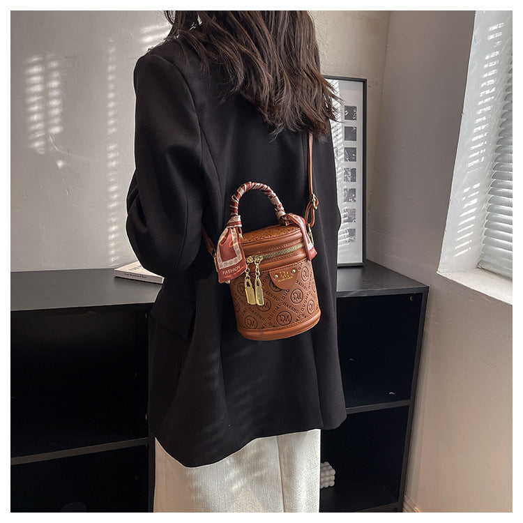 Chic Green Bucket Bag for Women - Stylish Crossbody with Golden-Tone Hardware, Zipper Closure, and Checkered Bow Accents - Perfect for Casual or Formal Outfits, Casual Accessory | Checkered Bow Accent | Zipper Closure Bag