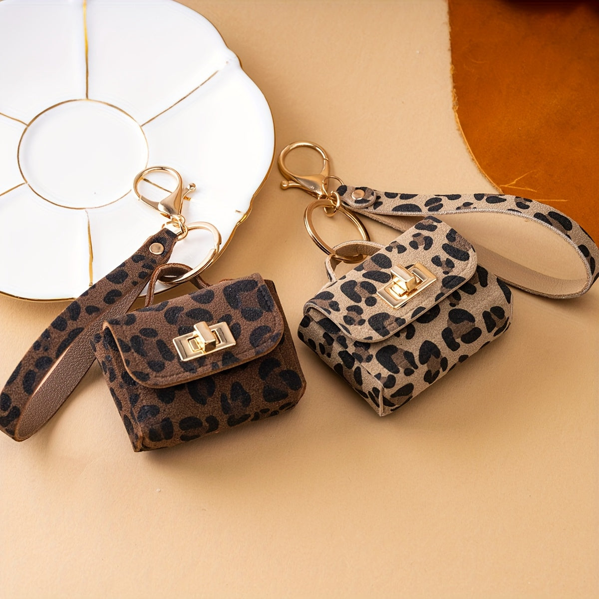 [Leopard Print Keychain] 1pc Leopard Print Keychain Wallet - Stylish Zinc Alloy Key Ring with Golden-Tone Clasp, Compact Coin Purse for Women, Perfect for Car Keys & Everyday Use, Everyday Accessory | Leopard Print Wallet | D