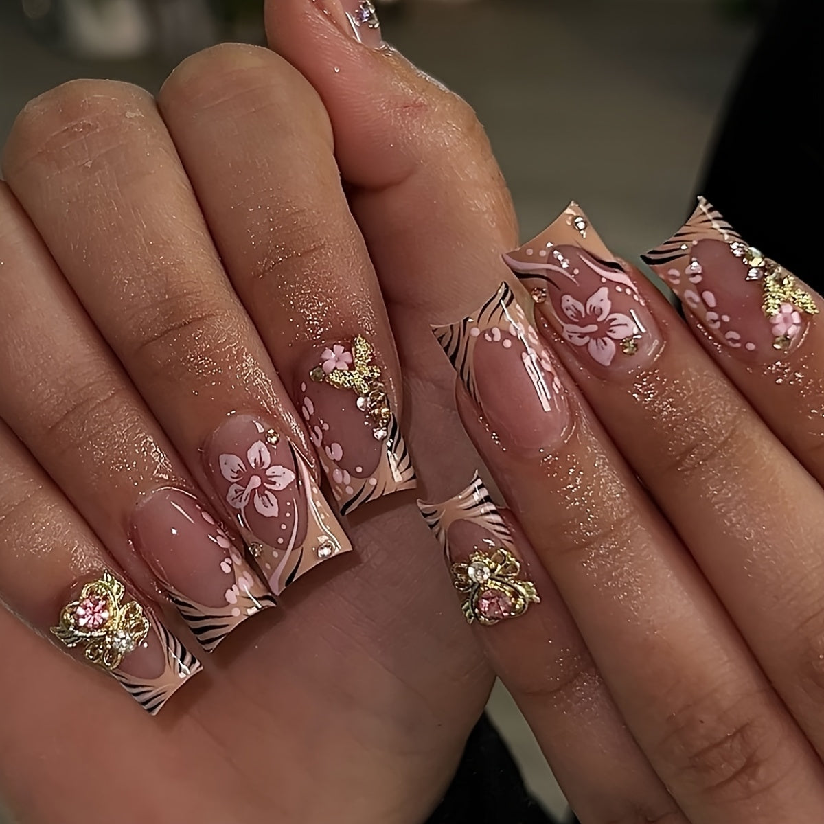 24pcs Short Square French-Style Fake Nails Set with Luxury 3D Sweet Heart Synthetic Gemstones, Elegant Golden Butterfly, and Charming Stamen Design. Suitable for All Women and. Includes Nail Buffer and Jelly Glue for Easy App