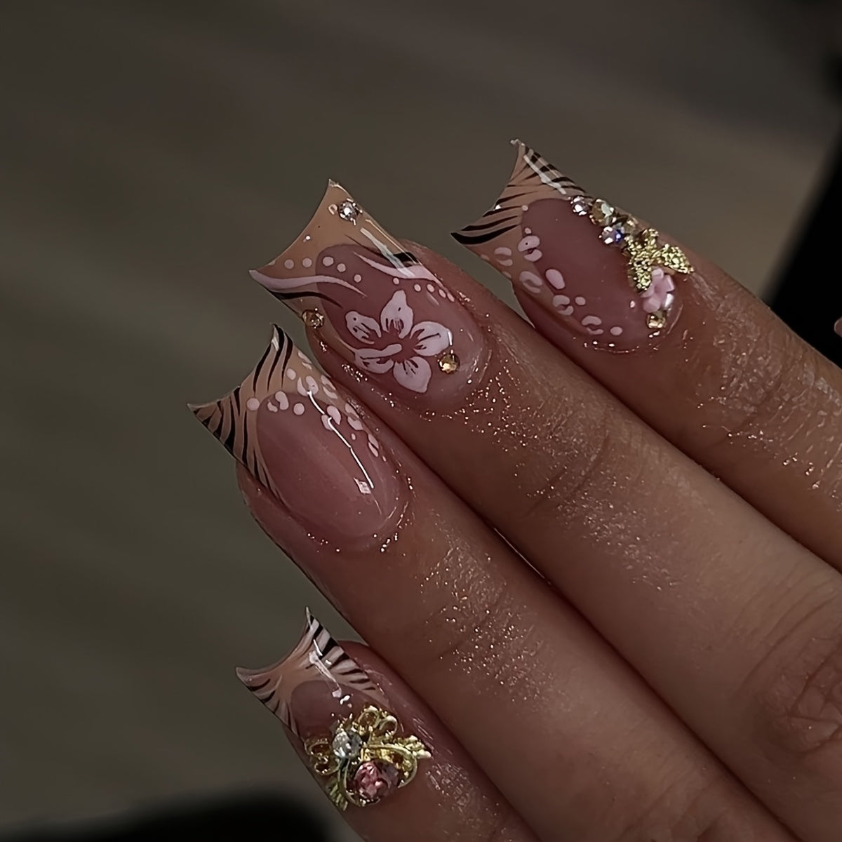 24pcs Short Square French-Style Fake Nails Set with Luxury 3D Sweet Heart Synthetic Gemstones, Elegant Golden Butterfly, and Charming Stamen Design. Suitable for All Women and. Includes Nail Buffer and Jelly Glue for Easy App