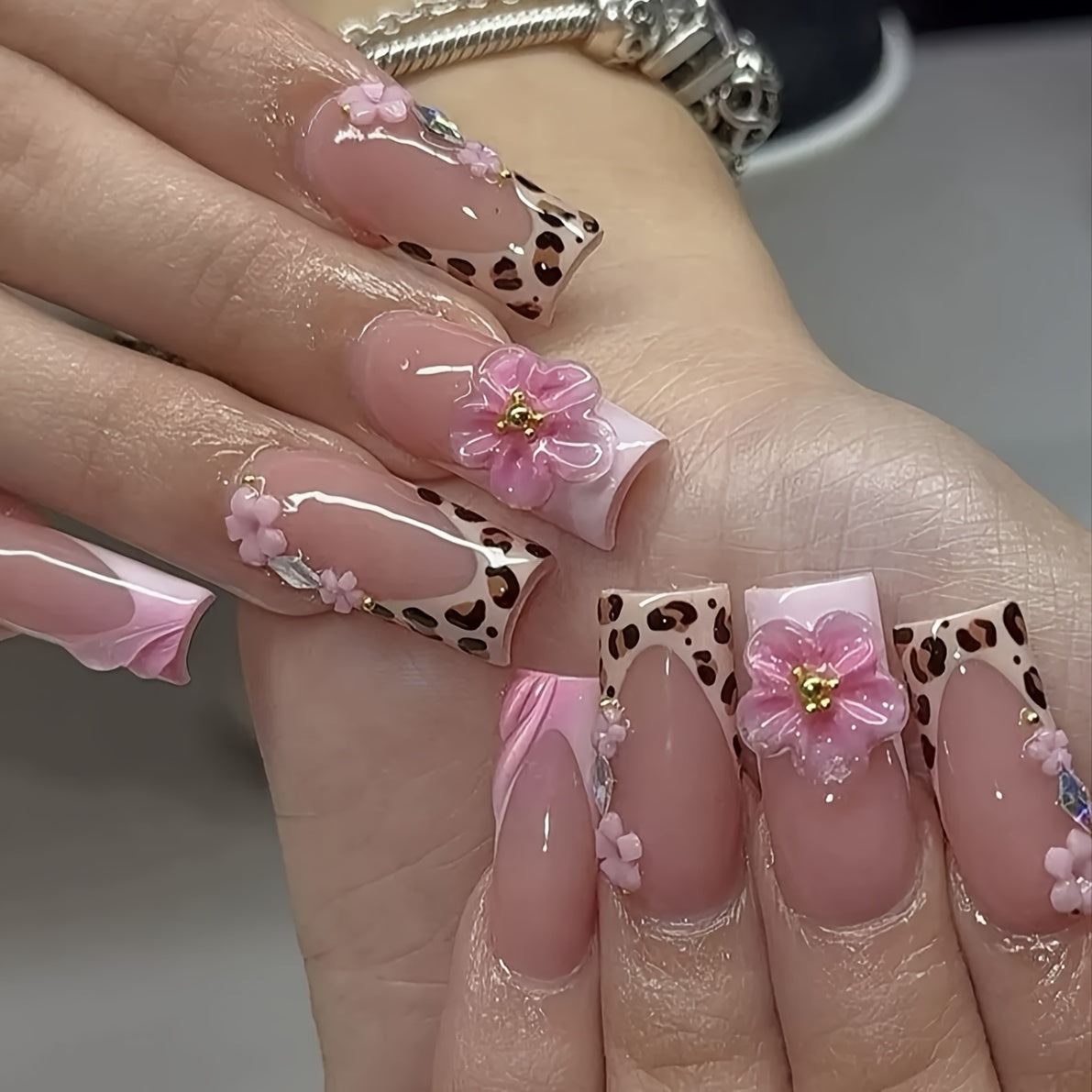 24pcs Leopard Print 3D Water Drop Flower Press-On Nails - Pink & White Gradient, Square Shape, Glossy Finish, Perfect for Daily Wear & Parties, Stylish Fake Nails for Women, Party Nails | Leopard Print Nails | Glossy Finish N