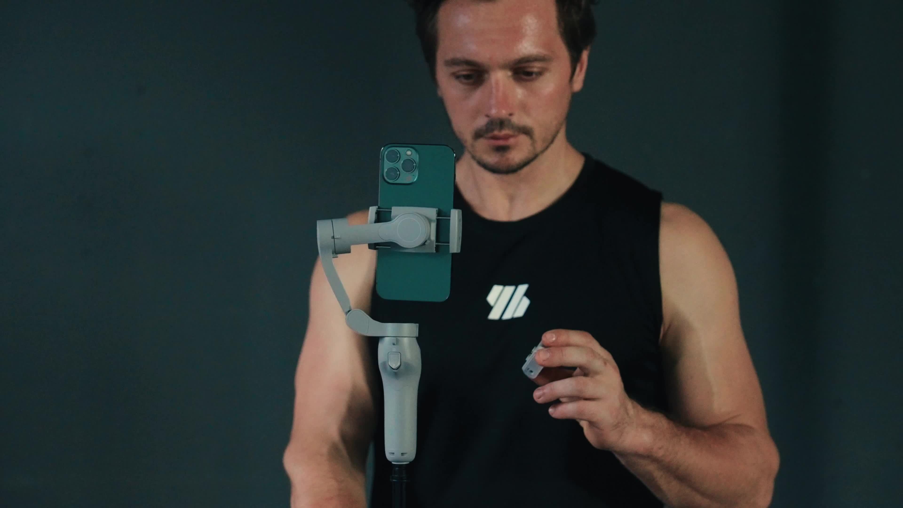 [Smartphone Gimbal Stabilizer] 3-Axis AI Tracking Smartphone Gimbal Stabilizer for Photography, Live Streaming, and Vlogging - Compact, Highprecision, Handheld, Sleek, Stable Performance