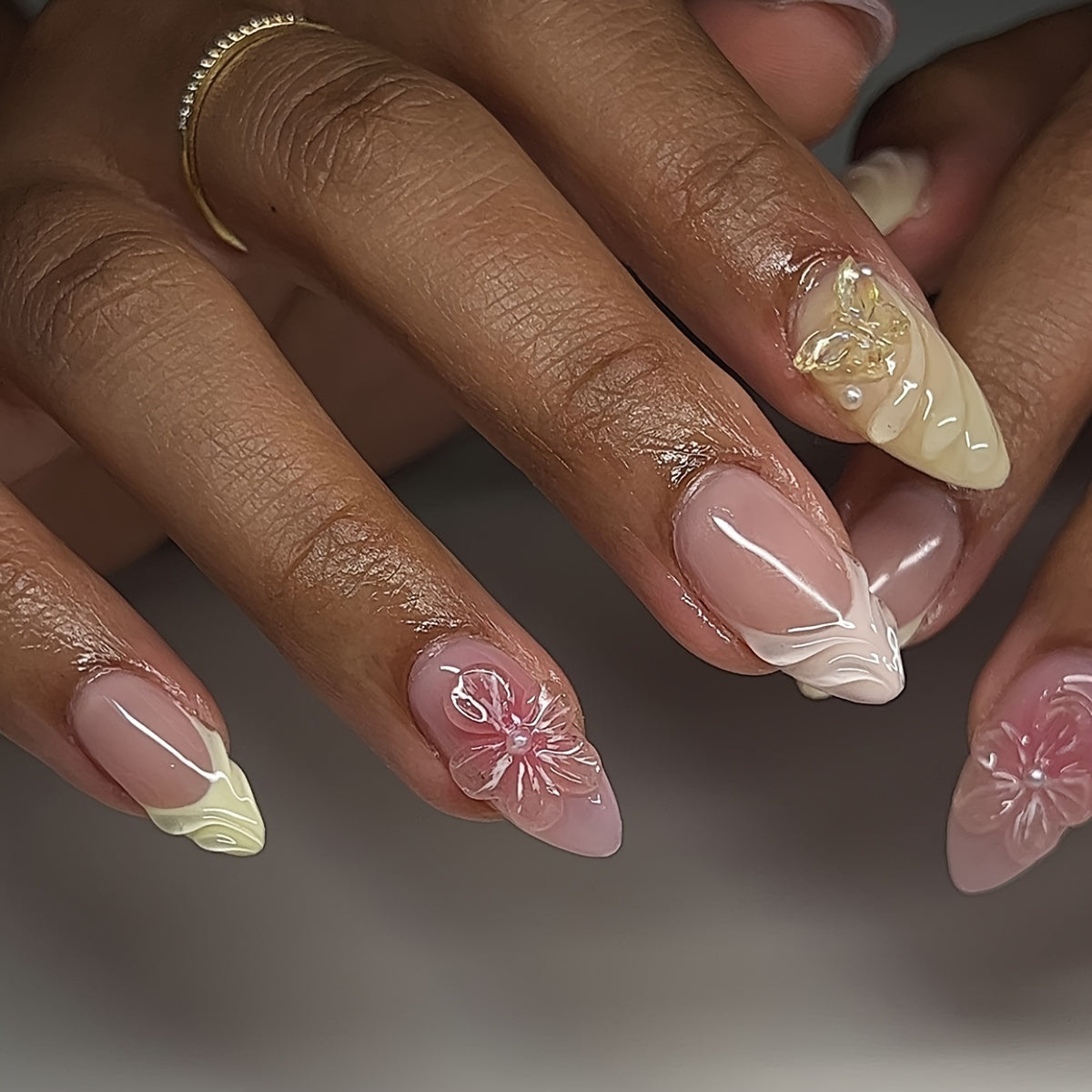 24pcs Almond-Shaped False Nails Set, Sweet French-Style Elegant Spiral 3D Cute Butterfly Delicate Flower Design, Suitable for All Women and, Includes Nail File and Jelly Glue for Easy Application, Diy Nail Design, Elegant Fre