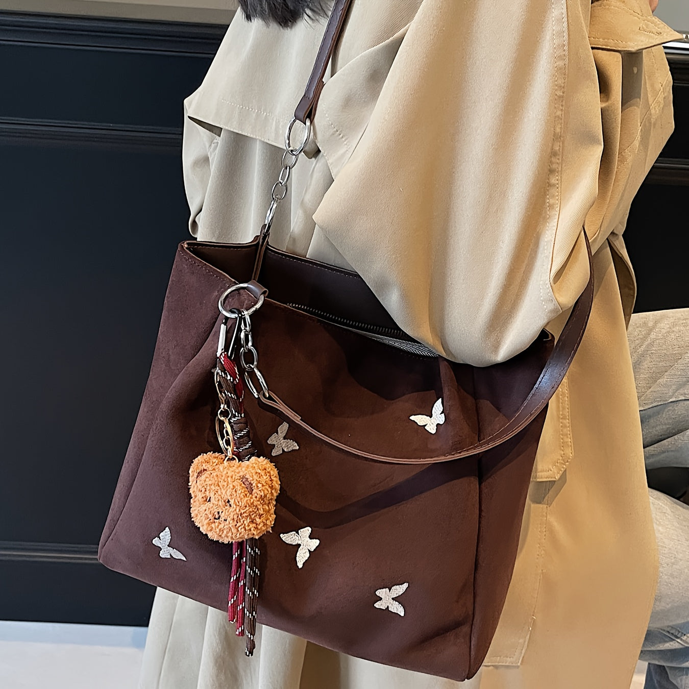 Women's Tote Bag 1pc New Fashion Butterfly Embroidery Large Capacity Autumn Winter Tote Bag, Fashionable Shoulder Bag Elegant Commuter Large Capacity Handbag, Suitable for Various Occasions, with Cute Furry Charm