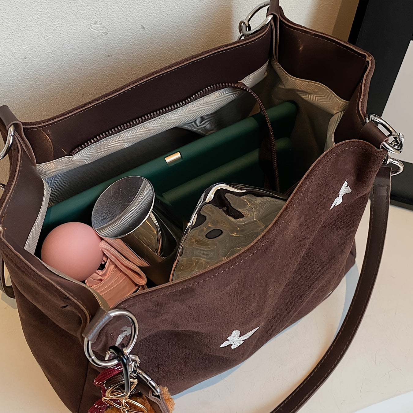 Women's Tote Bag 1pc New Fashion Butterfly Embroidery Large Capacity Autumn Winter Tote Bag, Fashionable Shoulder Bag Elegant Commuter Large Capacity Handbag, Suitable for Various Occasions, with Cute Furry Charm