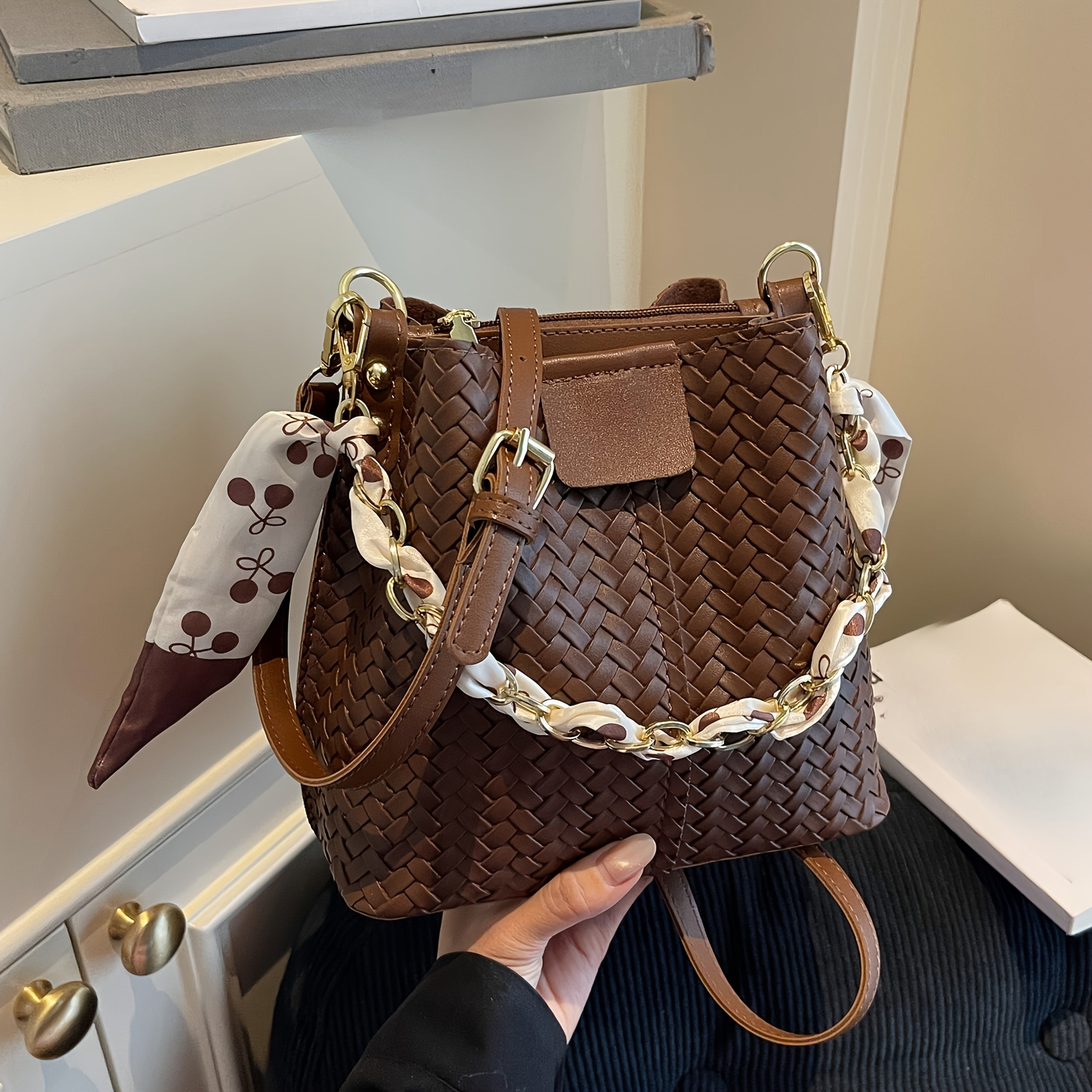 Women's Woven Tote & Bucket Bag - Convertible Crossbody/Handbag with Golden-Tone Hardware, Beige/Black Detachable Strap, Retro Woven-Pattern Shoulder Purse for, Casual & Formal Events (Adjustable, Snap Closure)