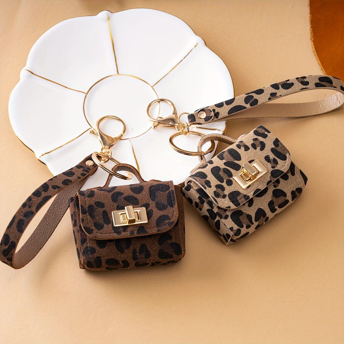 [Leopard Print Keychain] 1pc Leopard Print Keychain Wallet - Stylish Zinc Alloy Key Ring with Golden-Tone Clasp, Compact Coin Purse for Women, Perfect for Car Keys & Everyday Use, Everyday Accessory | Leopard Print Wallet | D