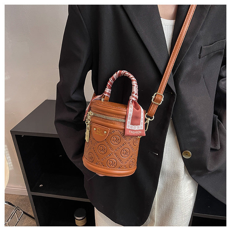 Chic Green Bucket Bag for Women - Stylish Crossbody with Golden-Tone Hardware, Zipper Closure, and Checkered Bow Accents - Perfect for Casual or Formal Outfits, Casual Accessory | Checkered Bow Accent | Zipper Closure Bag