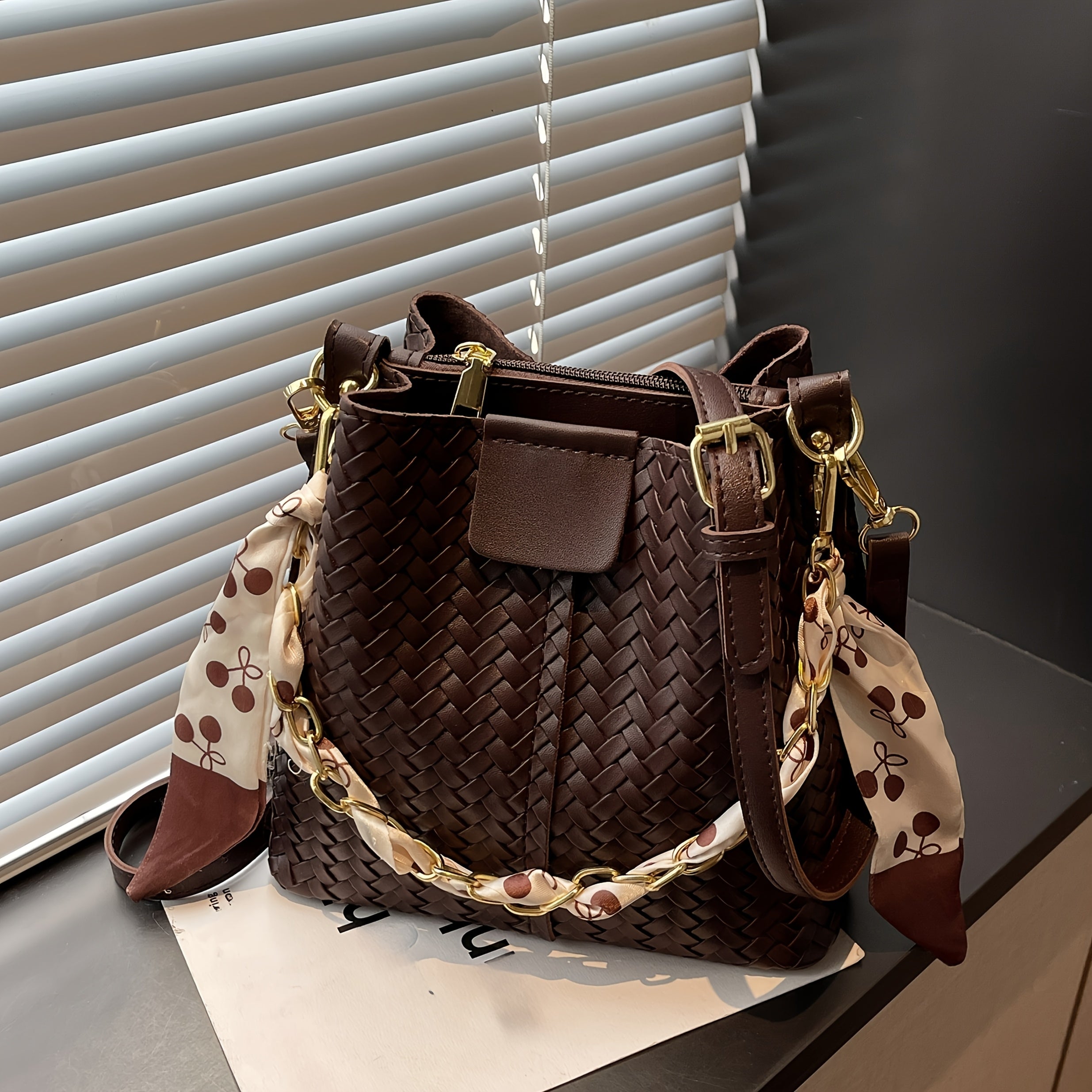 Women's Woven Tote & Bucket Bag - Convertible Crossbody/Handbag with Golden-Tone Hardware, Beige/Black Detachable Strap, Retro Woven-Pattern Shoulder Purse for, Casual & Formal Events (Adjustable, Snap Closure)