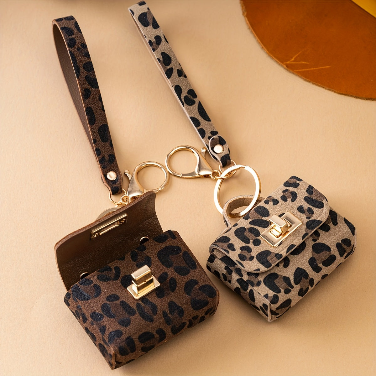 [Leopard Print Keychain] 1pc Leopard Print Keychain Wallet - Stylish Zinc Alloy Key Ring with Golden-Tone Clasp, Compact Coin Purse for Women, Perfect for Car Keys & Everyday Use, Everyday Accessory | Leopard Print Wallet | D